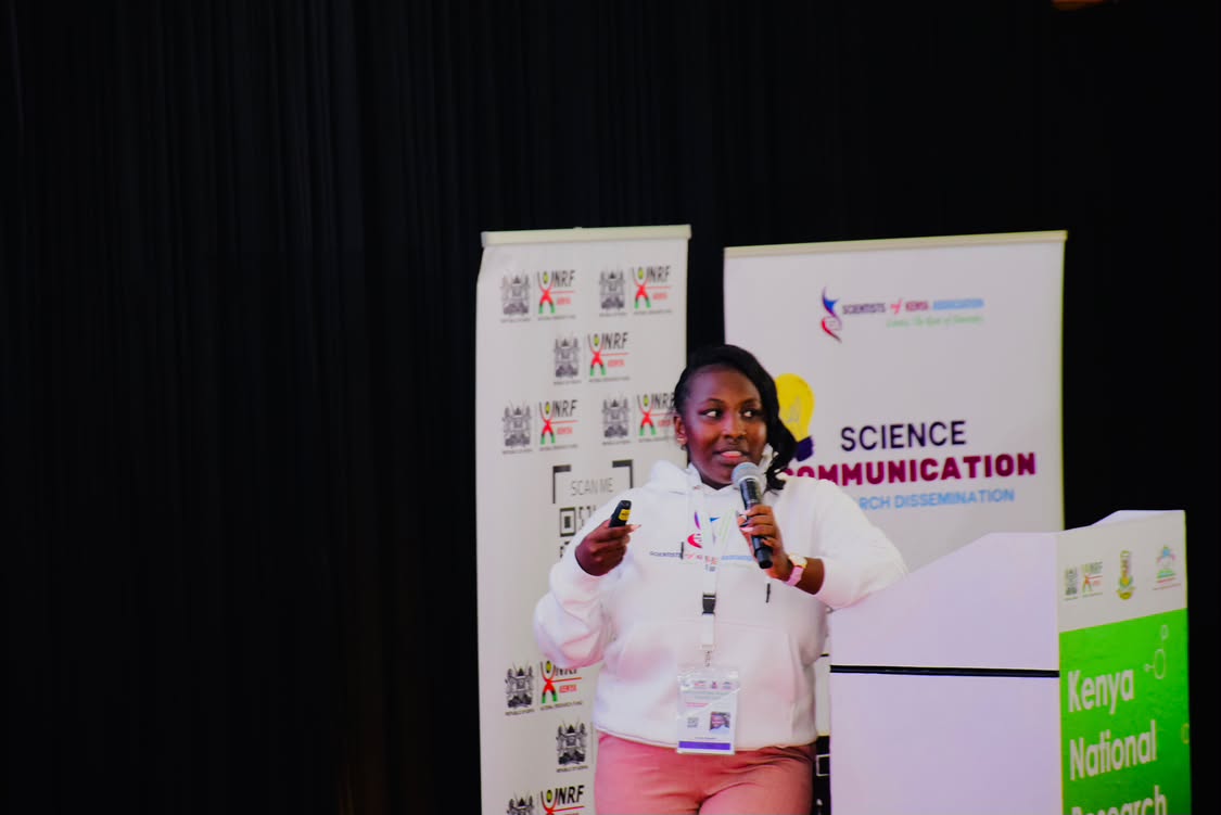 Everlyn Kimanthi speaking at a science communication event